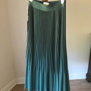 Aritzia Wilfred Twirl Pleated Midi Skirt